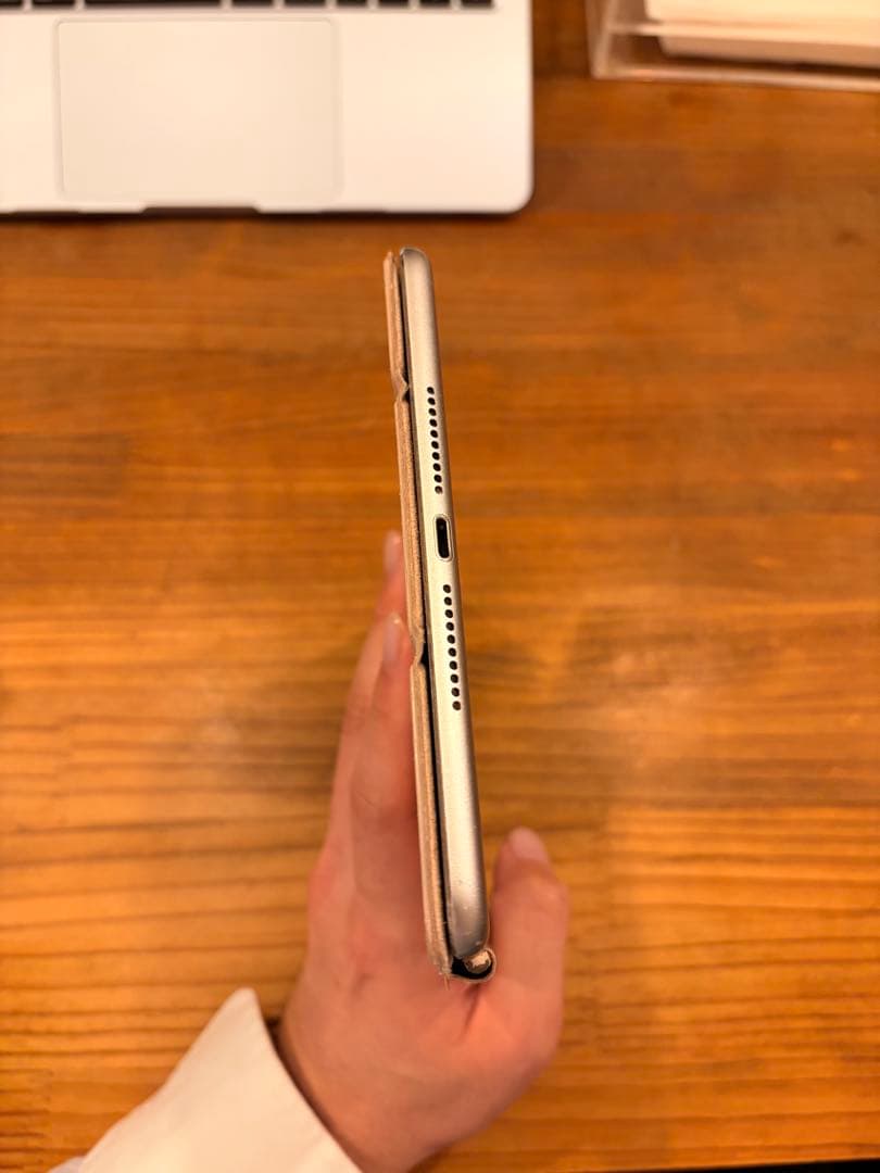 ★美品iPad mini 4 Wi-Fi 128GB シルバー★