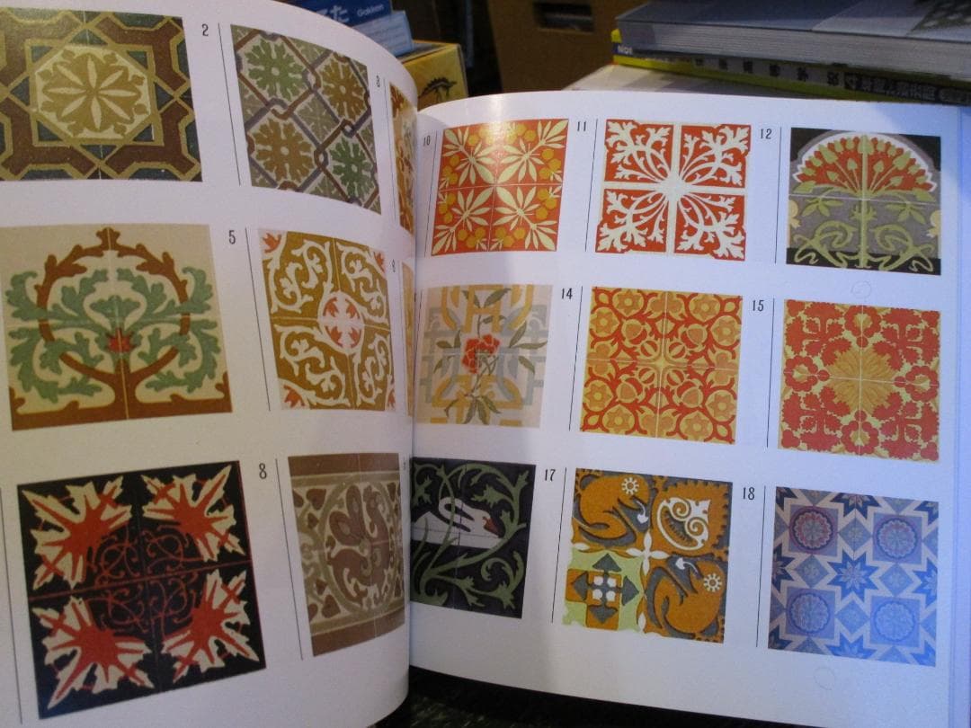 Mosaics hidràulics d'autor 　スペイン語