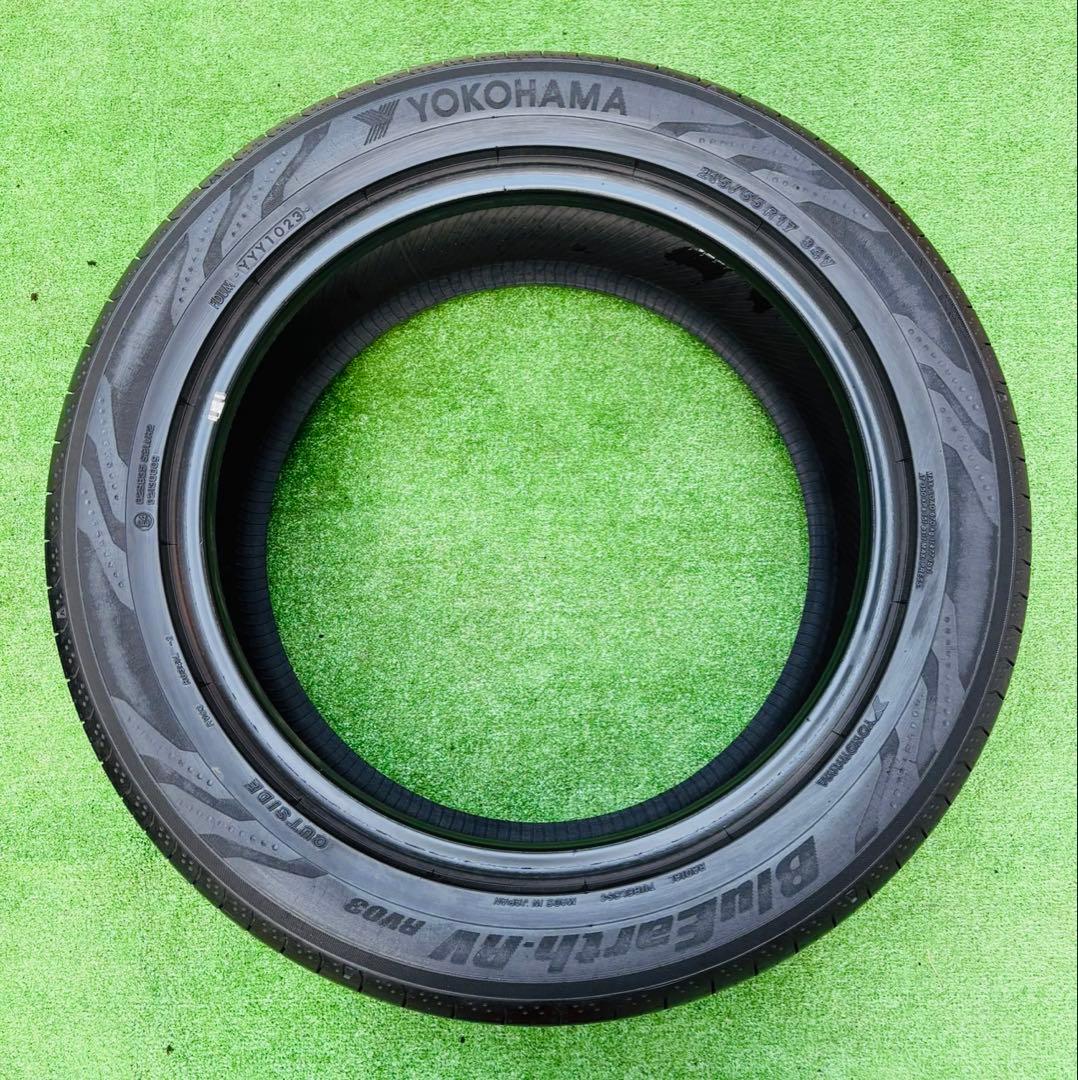 215/55 R17、YOKOHAMA BluEarth-RV03、2023年