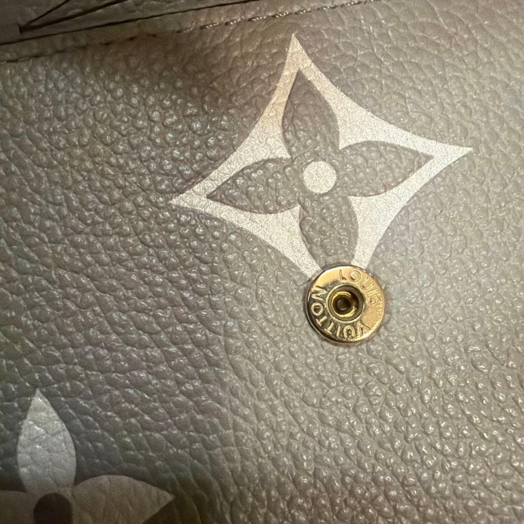 VUITTON財布