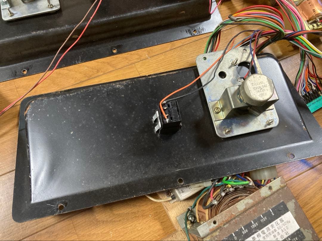 昭和レトロ　アーケードゲームコントロールパネル他 動作品からの取り外し