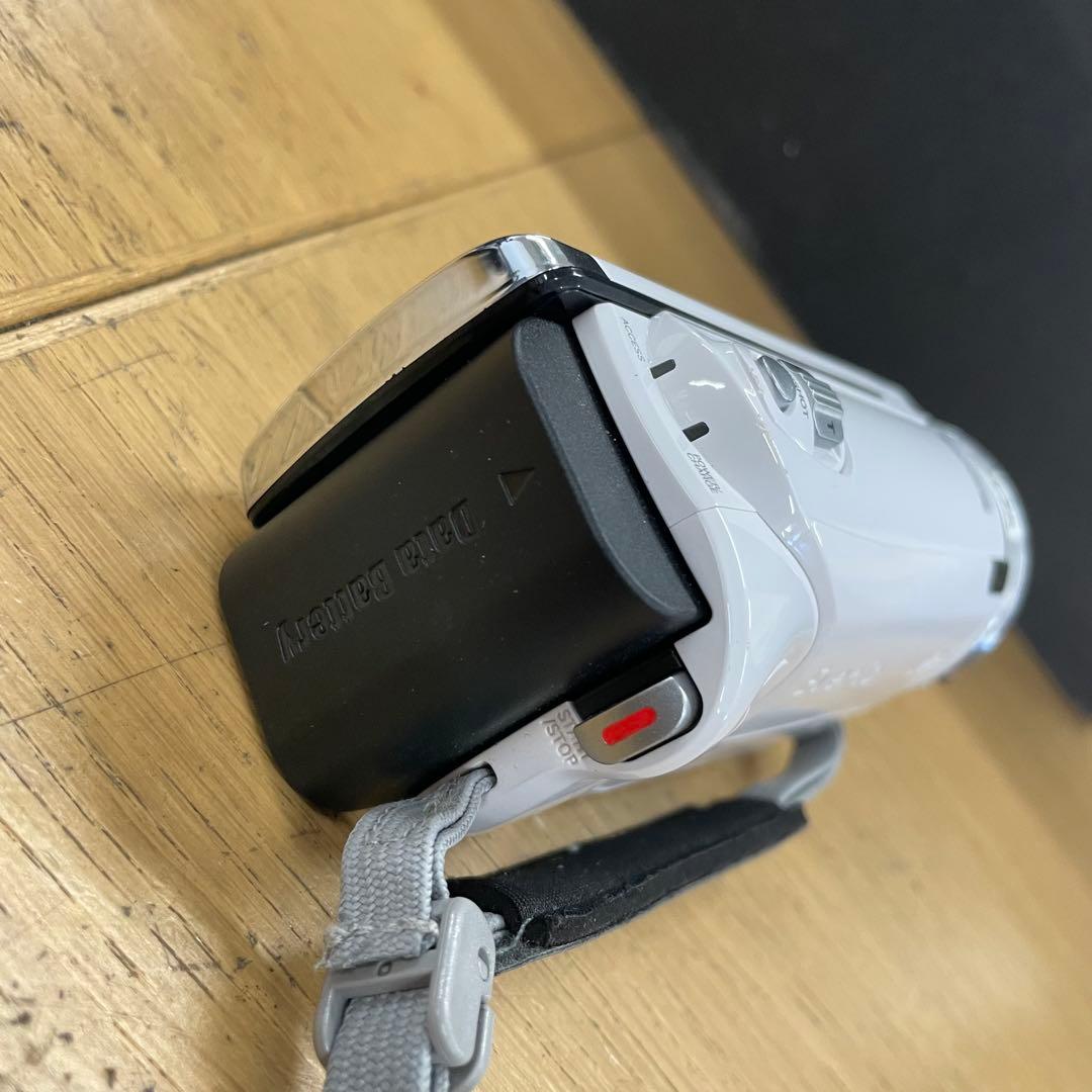 動作品 JVC EVERIO GZ-E117-W ハンディカム 2012年製
