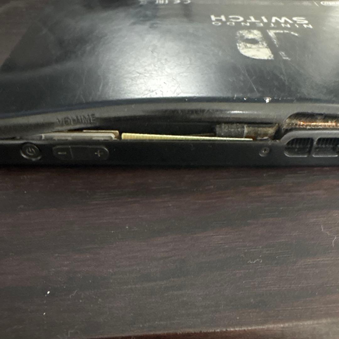 Nintendo Switch 本体 外装に傷あり　カセット付き