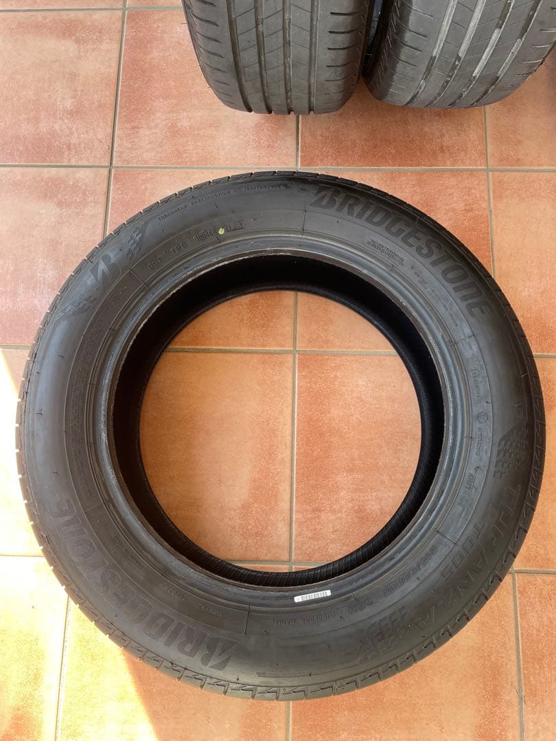 ①BRIDGESTONE TURANZA T005 215/60R17