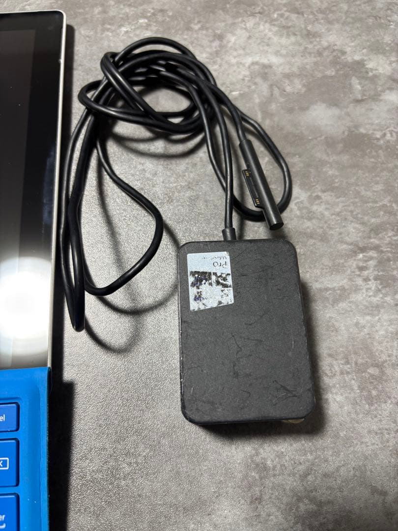 Surface Pro 4 充電器付き