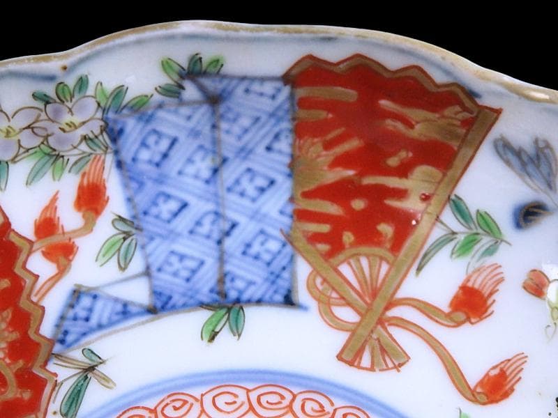 古伊万里　金襴手　椿に菊　花に扇の図　４寸皿　B273AS-fbur
