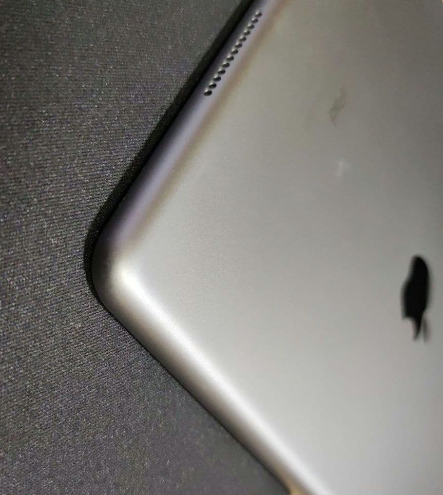 Apple iPad 第6世代　WIFI / 128GB