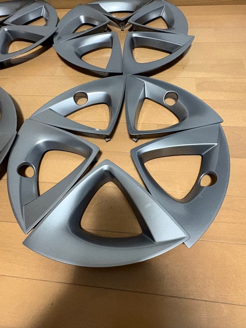 プリウス50系ツーリング ホイールアクセントピース