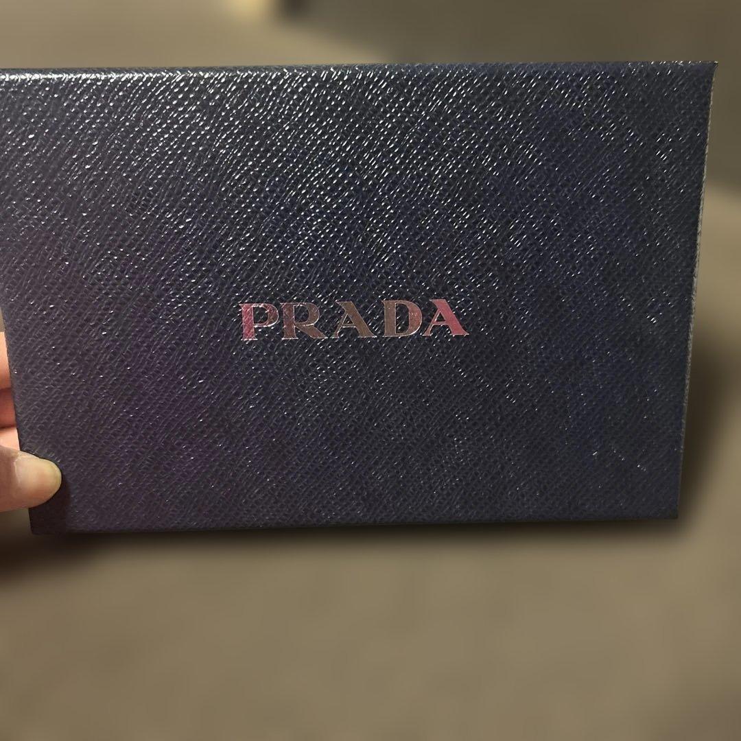 プラダ　サフィアーノ　財布