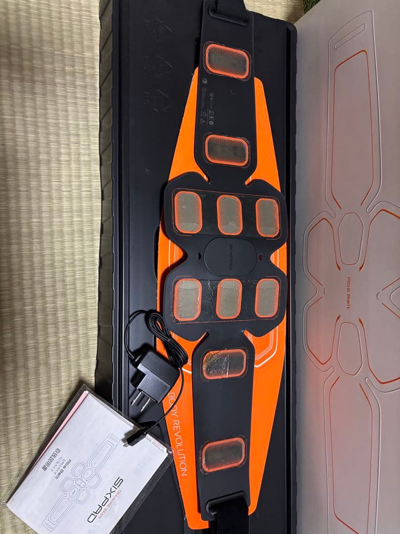 【美品】新品替パッド付　SIXPADシックスパッド　アブズベルト一式