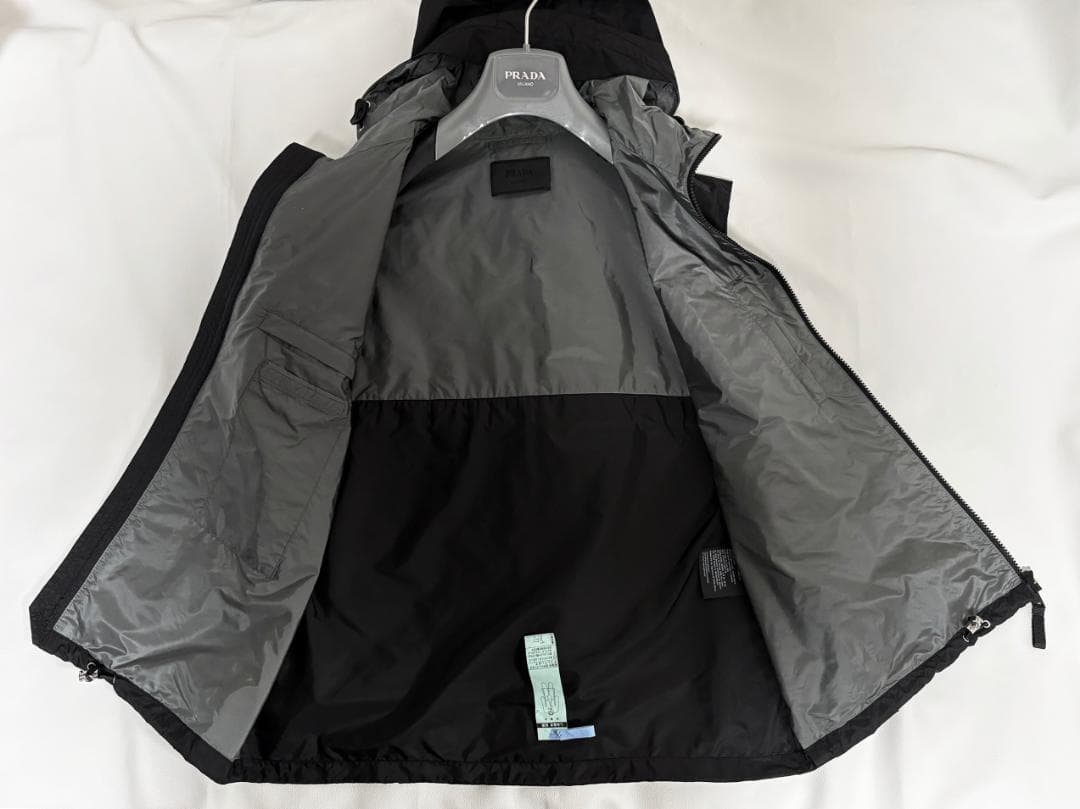 正規品★PRADA Re-Nylon フードベスト SGB461【50】
