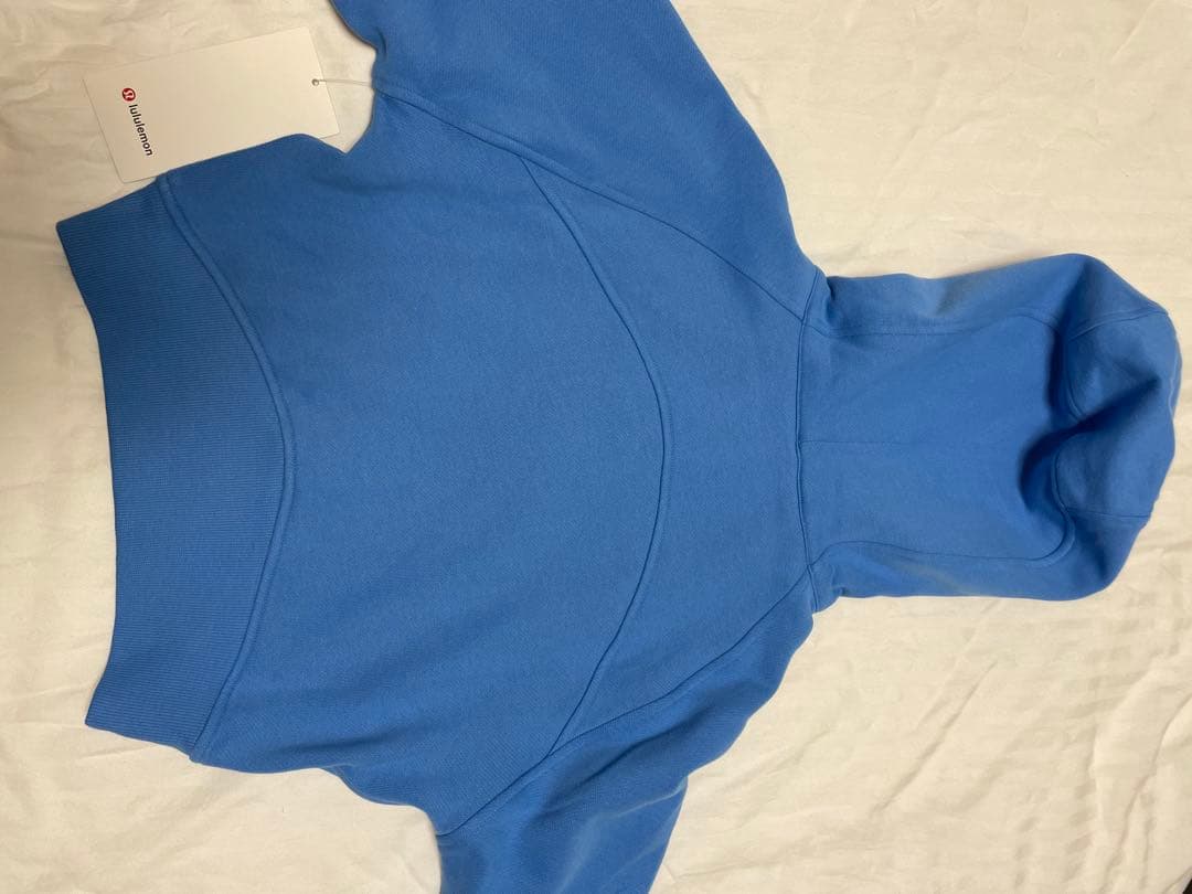 「新品」Lululemon Scuba フルジップクロップフーディ　M サイズ