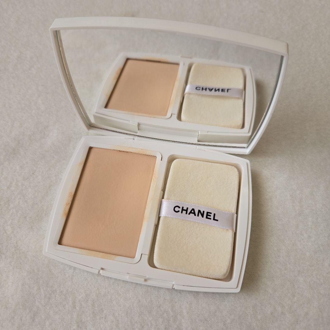CHANEL ルブランブライトニング　コンパクトB20