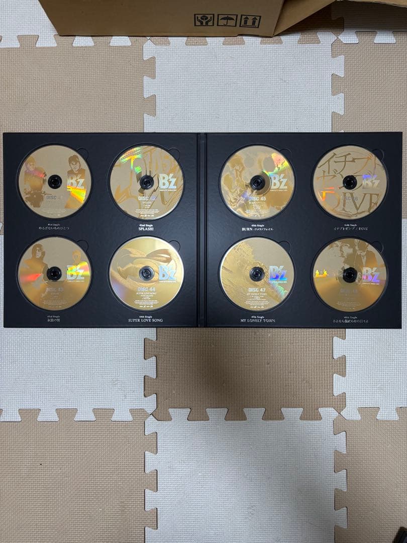 邦楽 B'z COMPLETE SINGLE BOX(Black Edition)