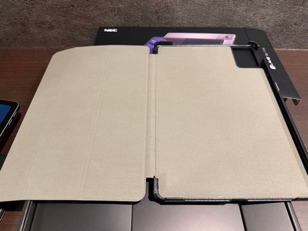 LAVIE Tab T11Nタブレット　ケース&無線マウス付き