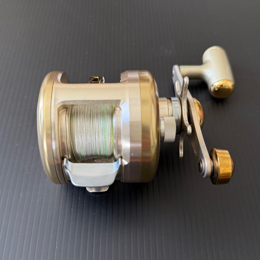 DAIWA/ダイワ　ミリオネア　ベイリトール　CV-Z 200F 右ハンドル
