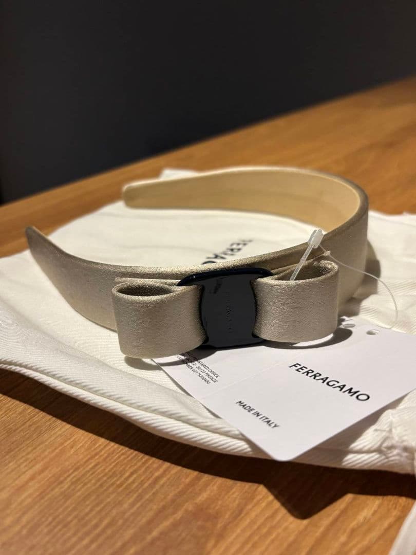 FERRAGAMO ベージュ リボン付きヘアバンド 新品・未使用