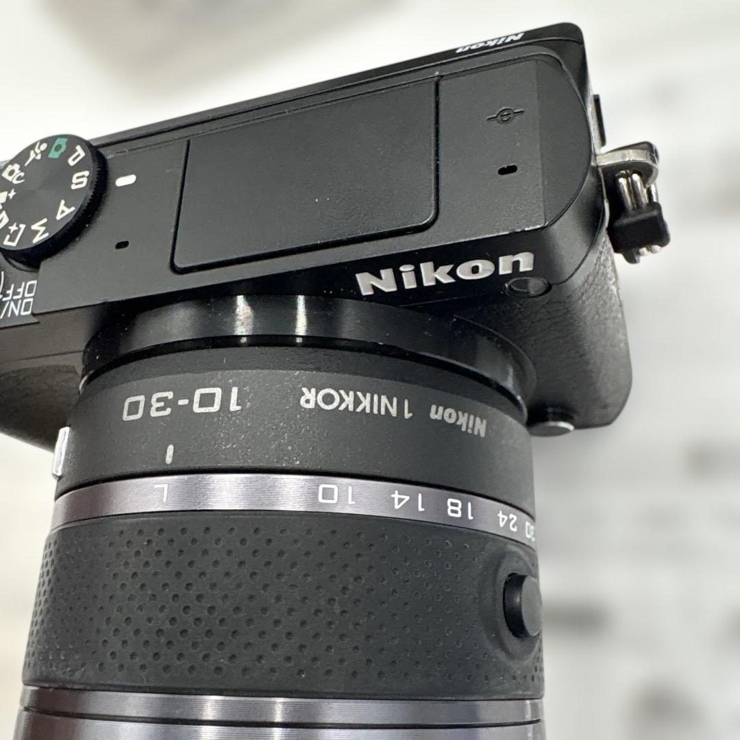 美品　Nikon 1 J5 ズームレンズキット