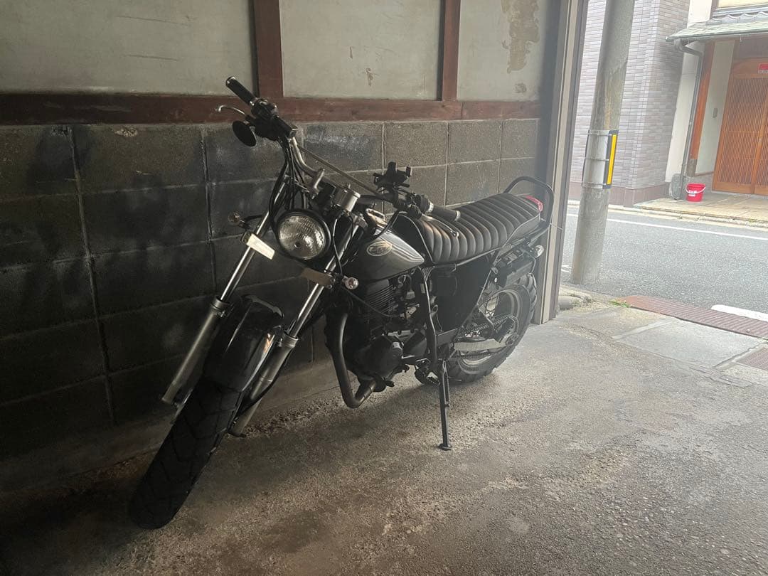 ヘブンズ TW200/225用フラットシート ブラック