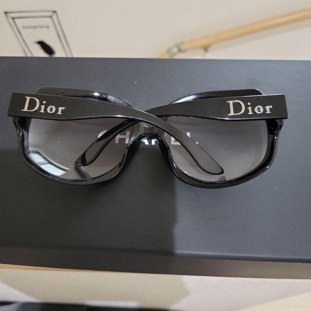 レイ『Dior ブラック サングラス グロッシー』