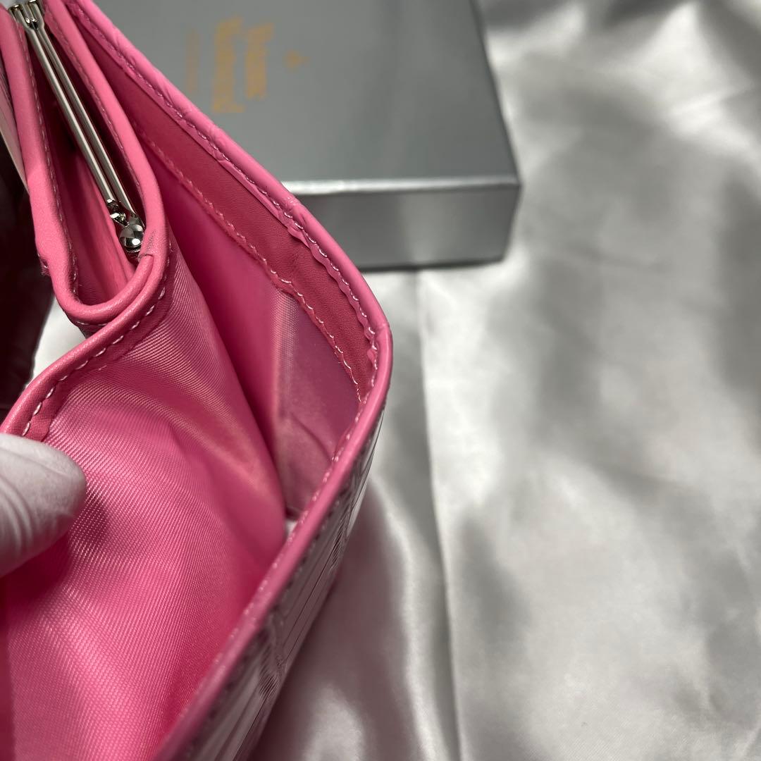 新品VivienneWestwoodピンク クロコダイル 蝶々留め 二つ折り財布