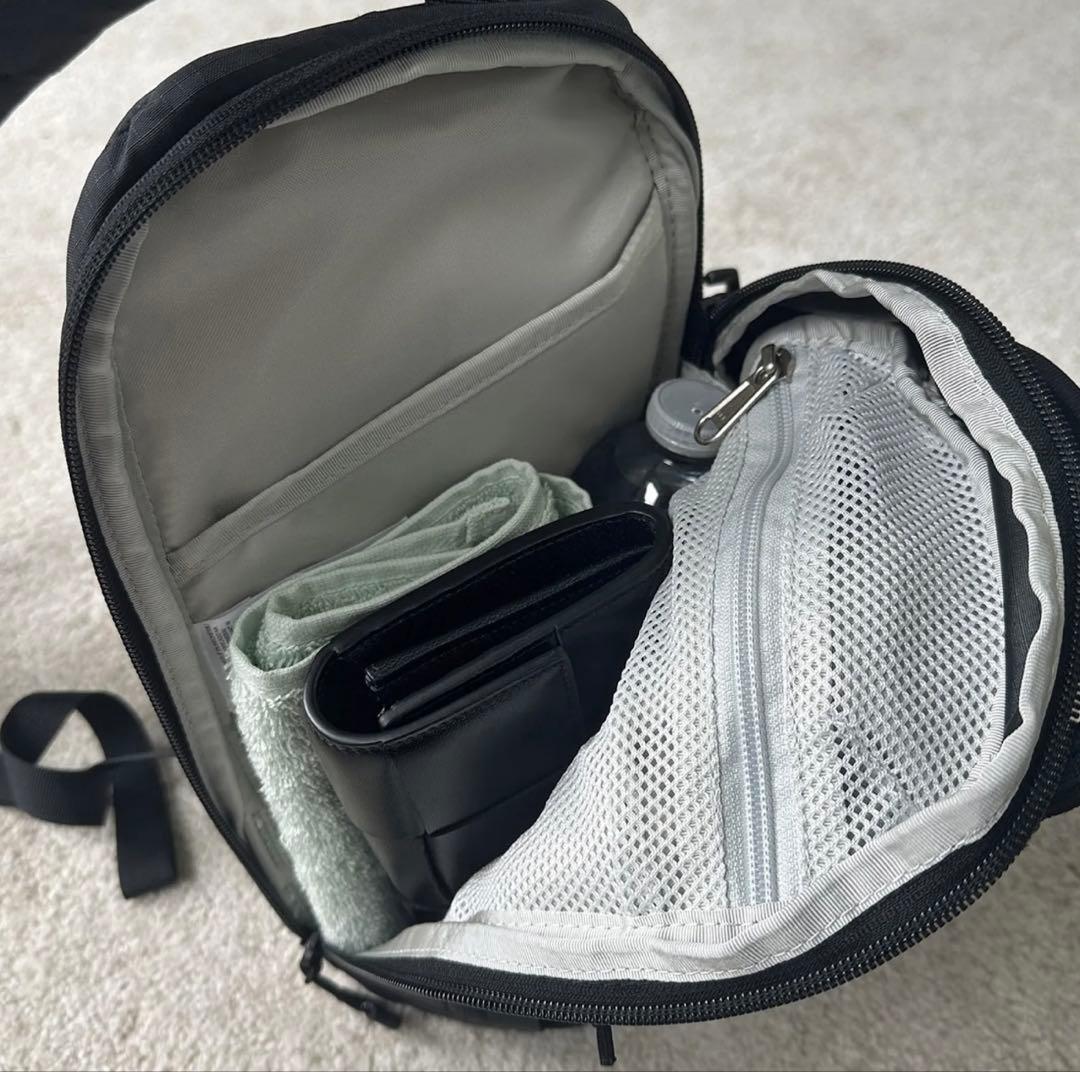 THE NORTH FACE ブラックショルダーバッグ NFOA52UP