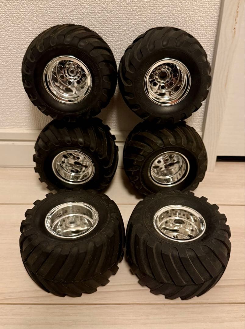 タミヤ　1/10RC ワイルドウイリー 2 タイヤ&ホイール6個付き