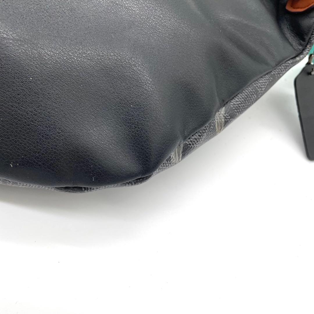 【美品】コーチ　ボディバッグ　ダンボ コラボ　シグネチャー　PVC 黒系