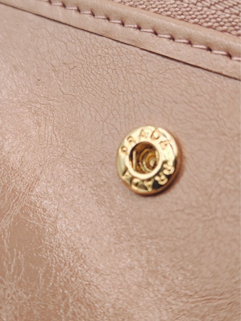 PRADA 二つ折り財布 ピンク　美品