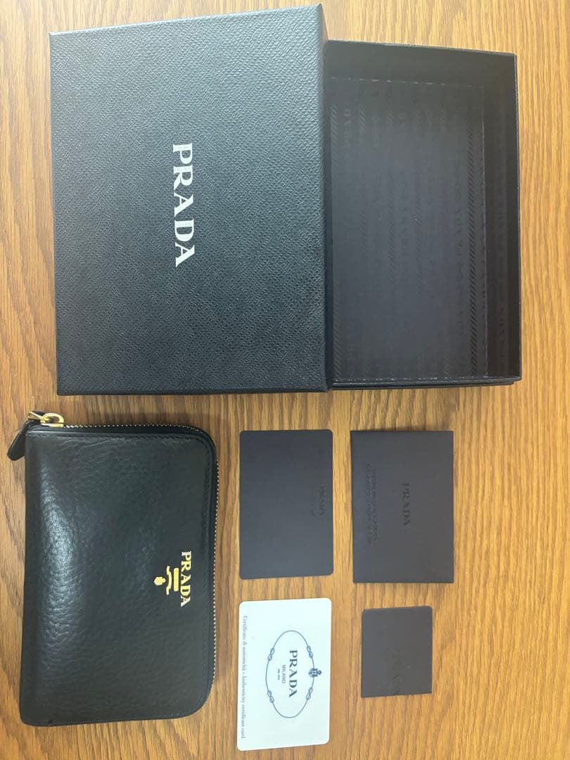 【PRADA】二つ折り財布 ヴィッテロダイノ ブラック 箱・ギャランティカード付