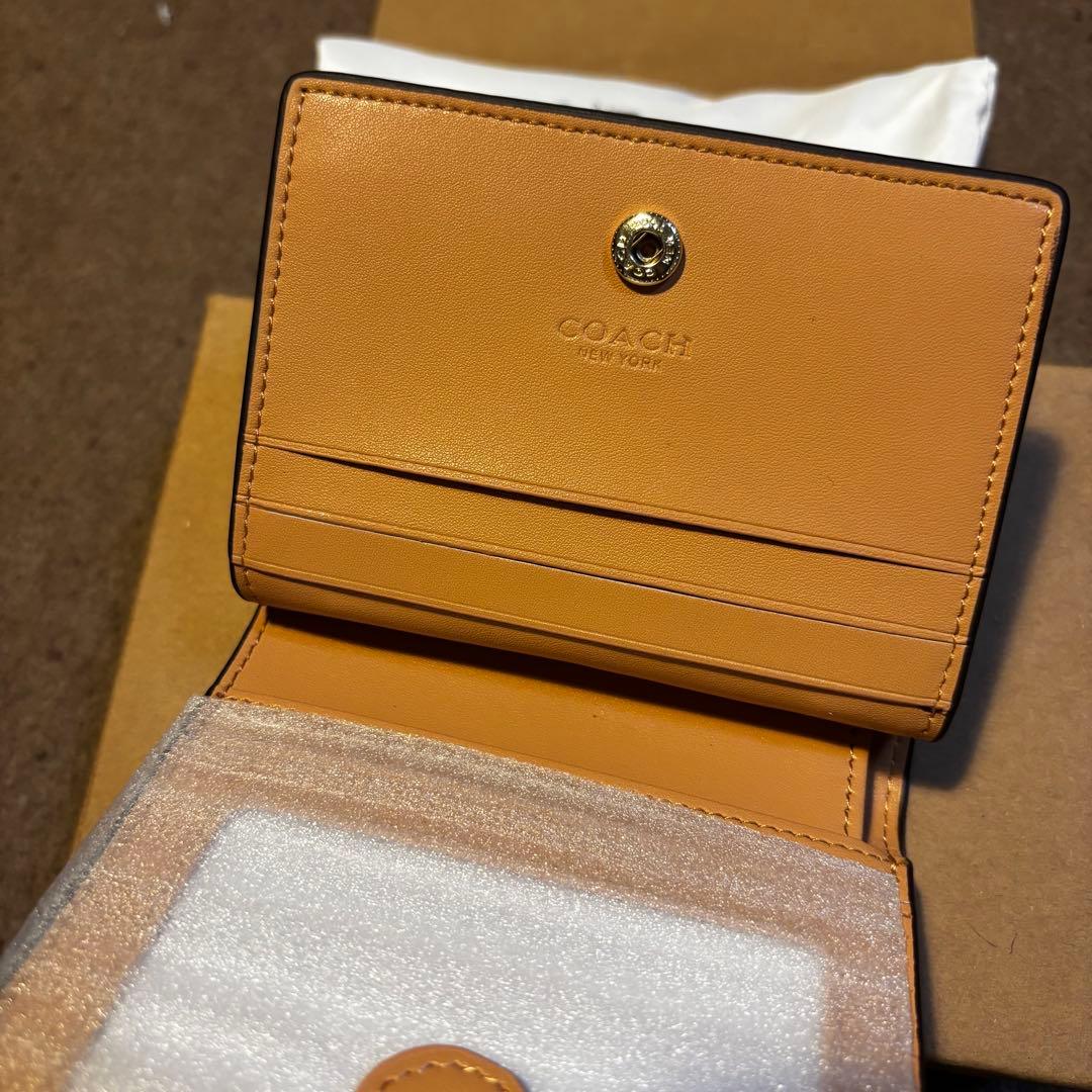 ⭐️本日限定価格⭐️COACH ホワイト　二つ折り財布 シグネチャー