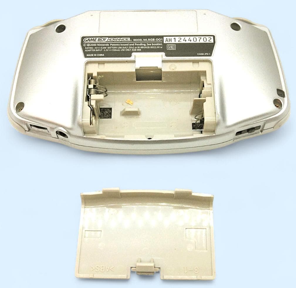 【084】ゲームボーイアドバンス　シルバーGAMEBOY ADVANCE 任天堂