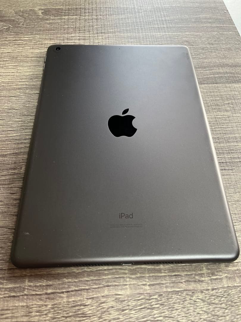iPad第8世代 ジャンク(画面割れ 傷 あり) 他問題なく使用できます