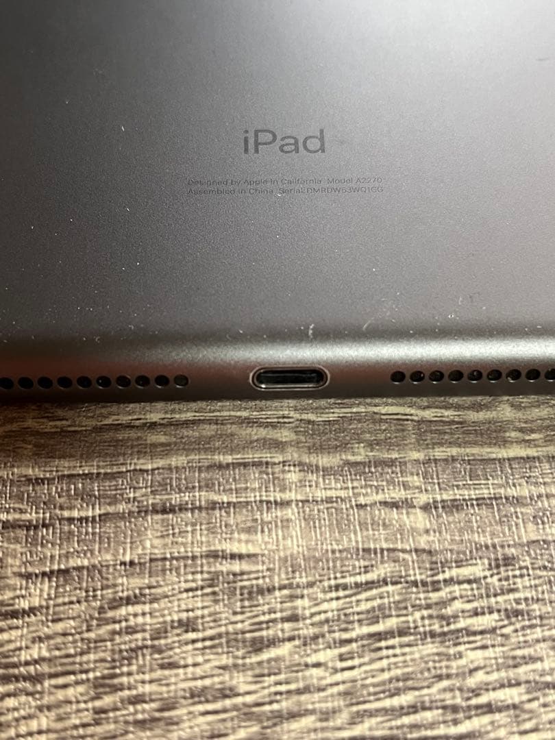 iPad第8世代 ジャンク(画面割れ 傷 あり) 他問題なく使用できます