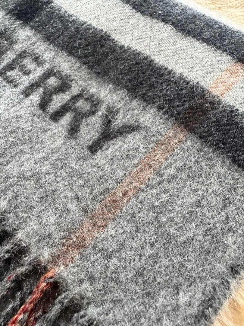 ・現行ロゴBURBERRY チェック柄マフラー グレー系