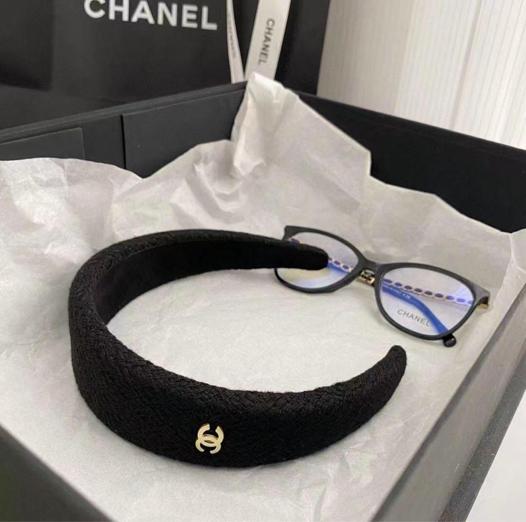 最終値下げ CHANEL ブラック ヘアバンド ゴールドロゴ