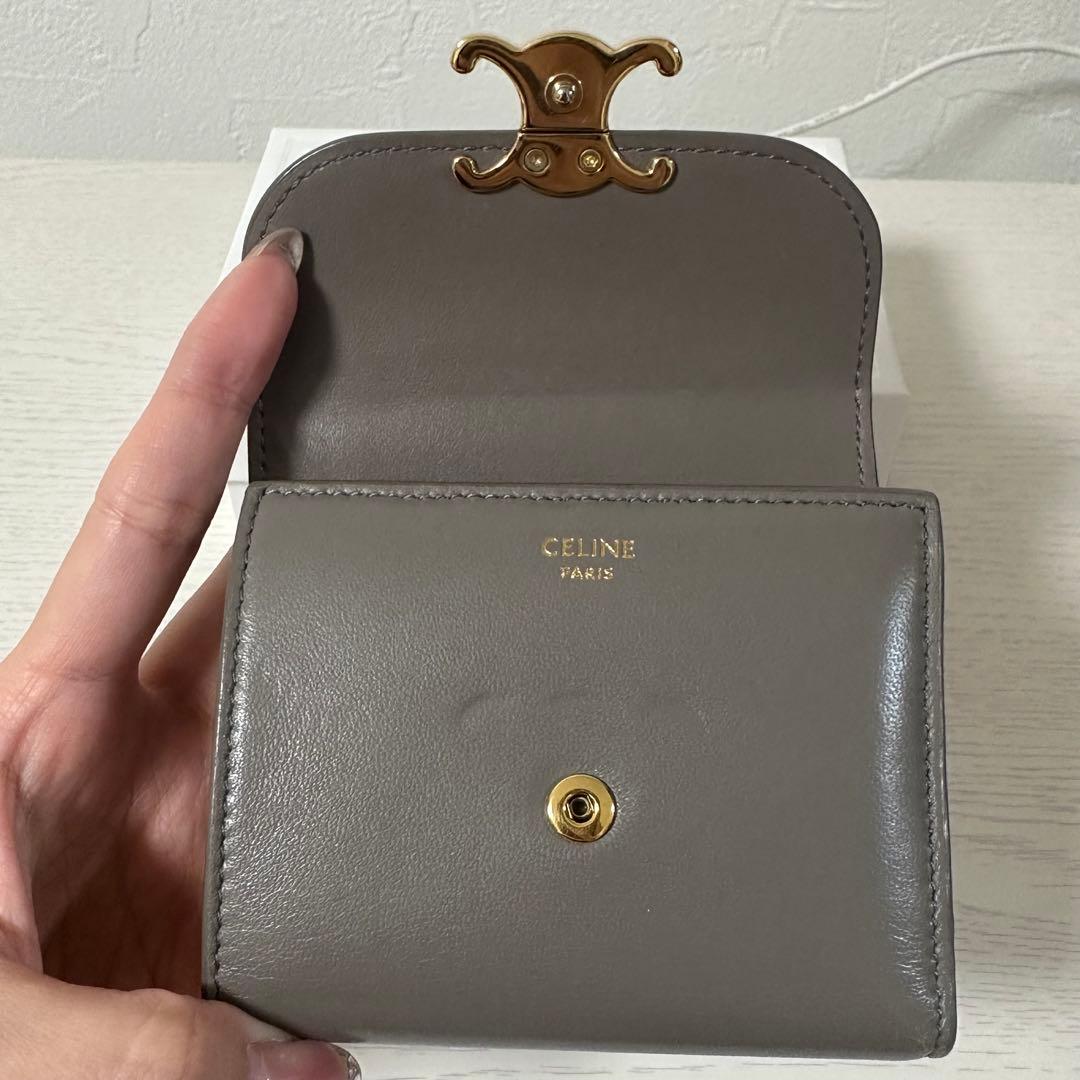 CELINE スモールフラップウォレット トリオンフ ペブル