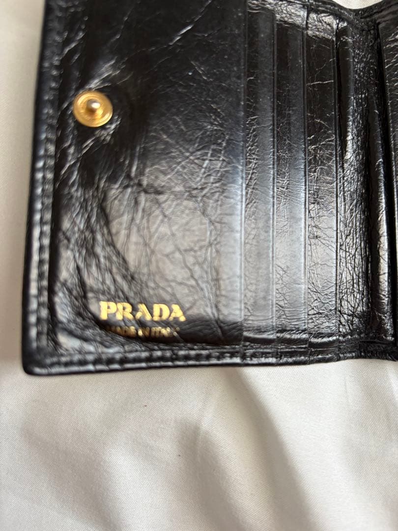 PRADA プラダ二つ折りソフトルックスレザー