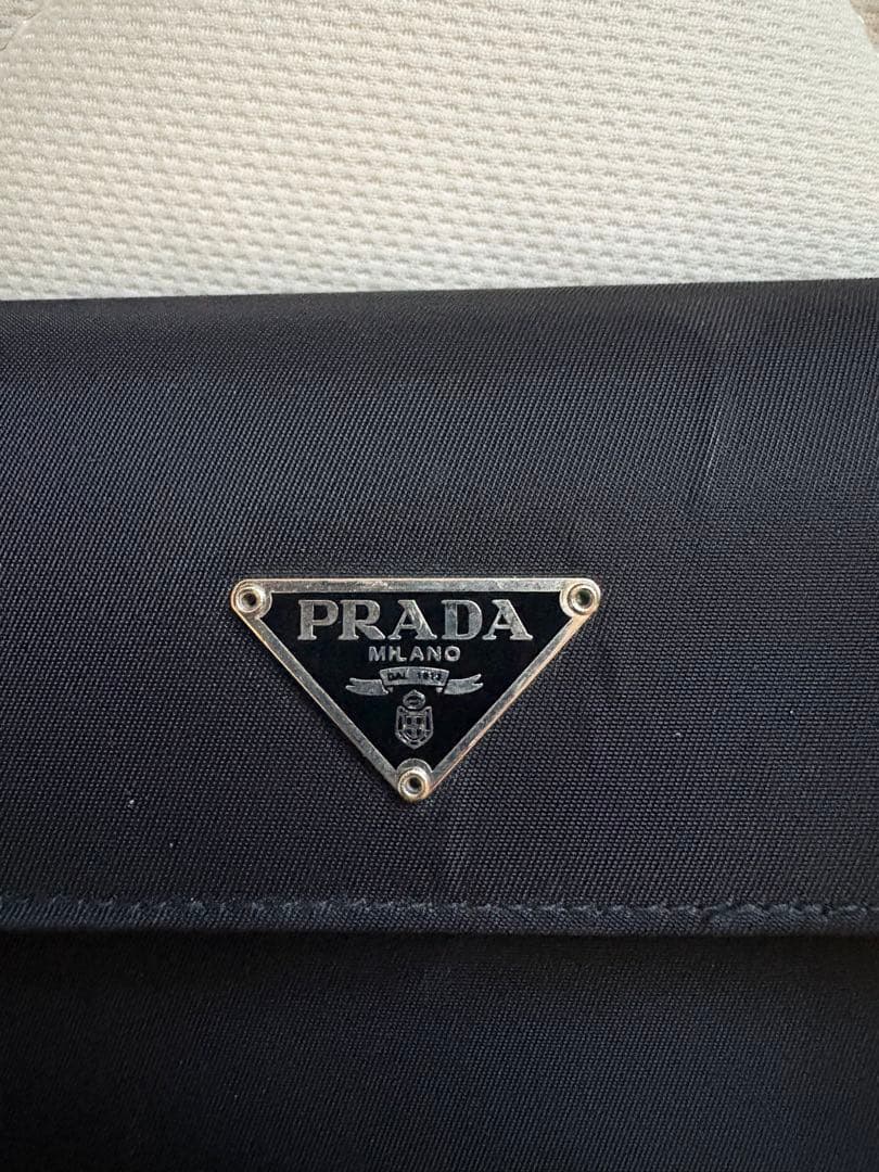 PRADA プラダ 三角ロゴ ナイロン 二つ折り財布 黒 メンズ レディース