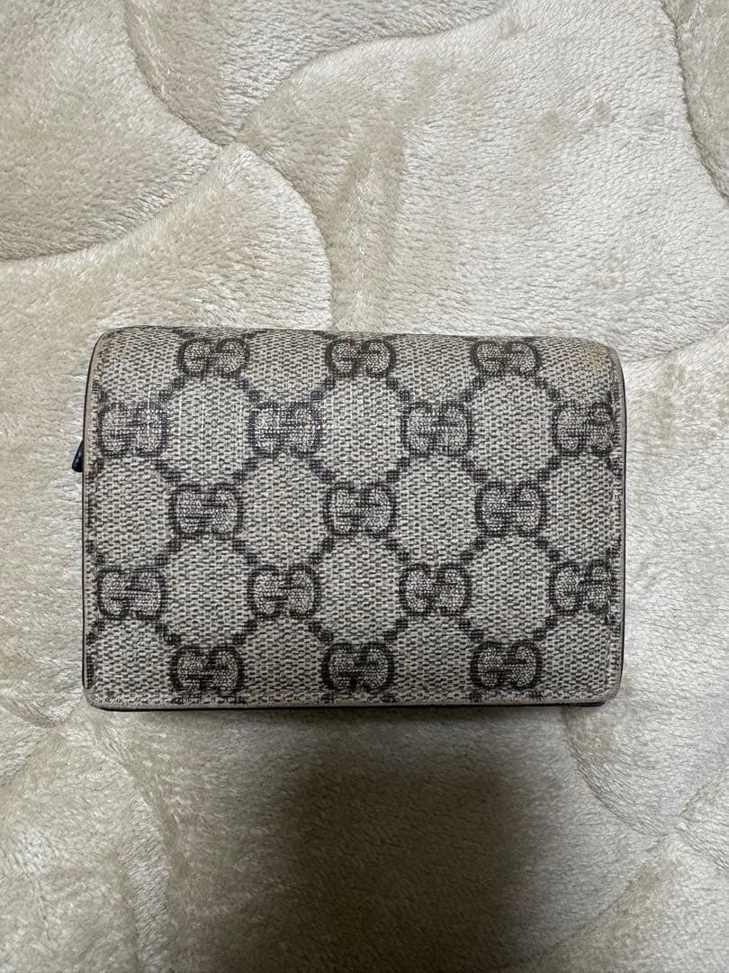 GUCCI ハート型ロゴ 二つ折り財布