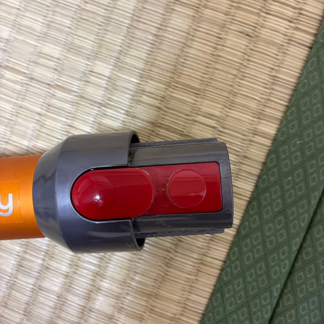 Dyson V8 Fluffy 各種アタッチメント付き
