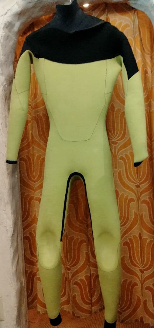 上位モデルセミドライ HURLEY 4/3mm