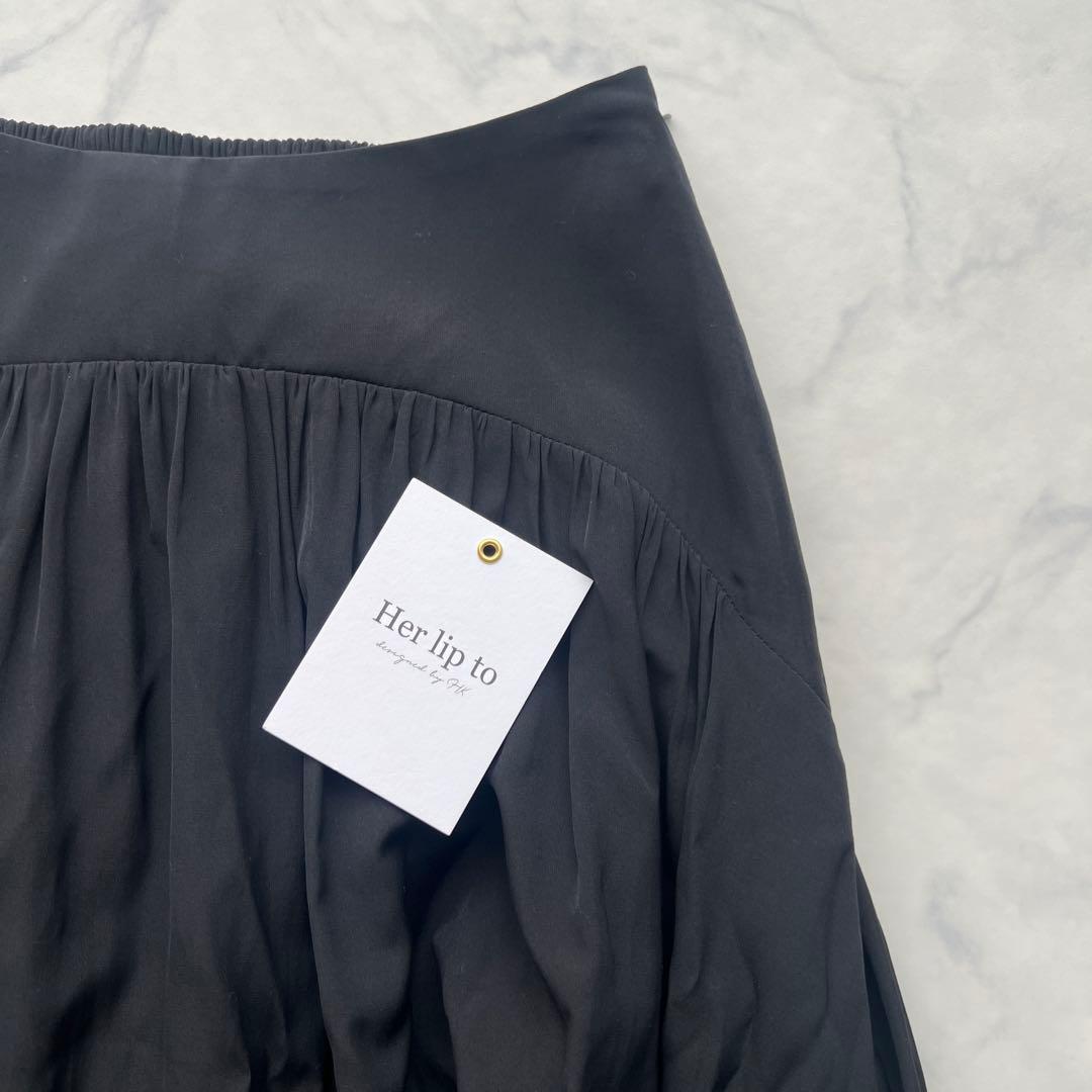 未使用Herlipto High-Waist Tiered Long Skirt