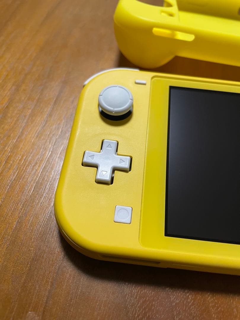 【極美品】Nintendo Switch Lite イエローとブレワイセット売り