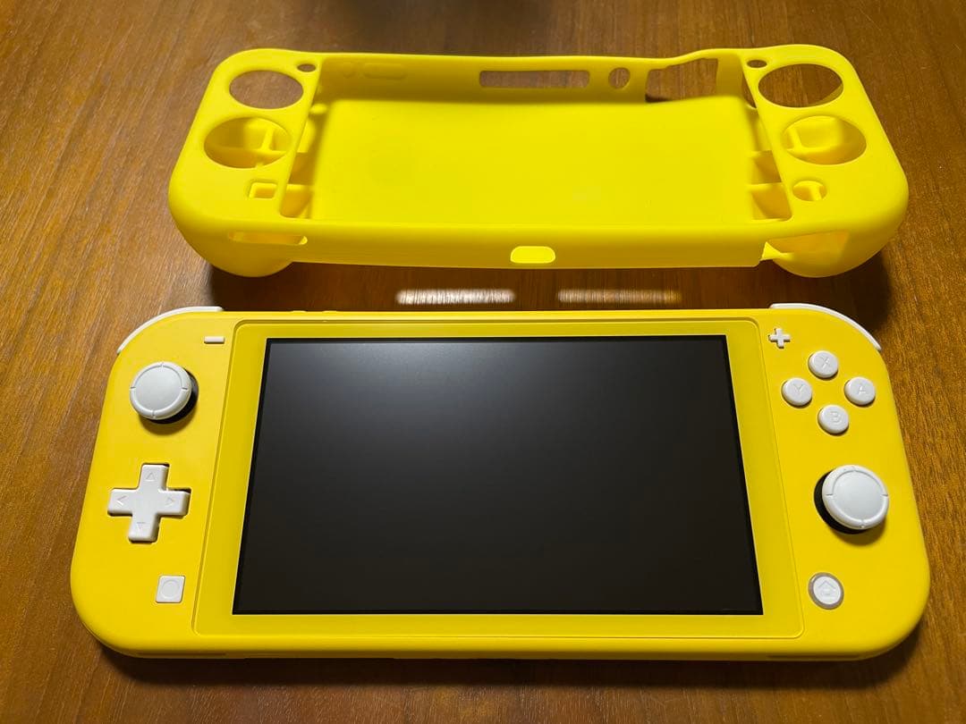【極美品】Nintendo Switch Lite イエローとブレワイセット売り