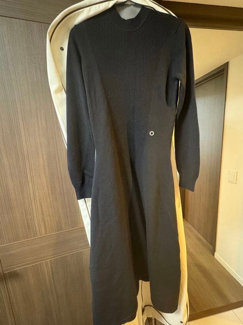 エルメス100%カシミヤ黒 ニットワンピース 専用カバー付き