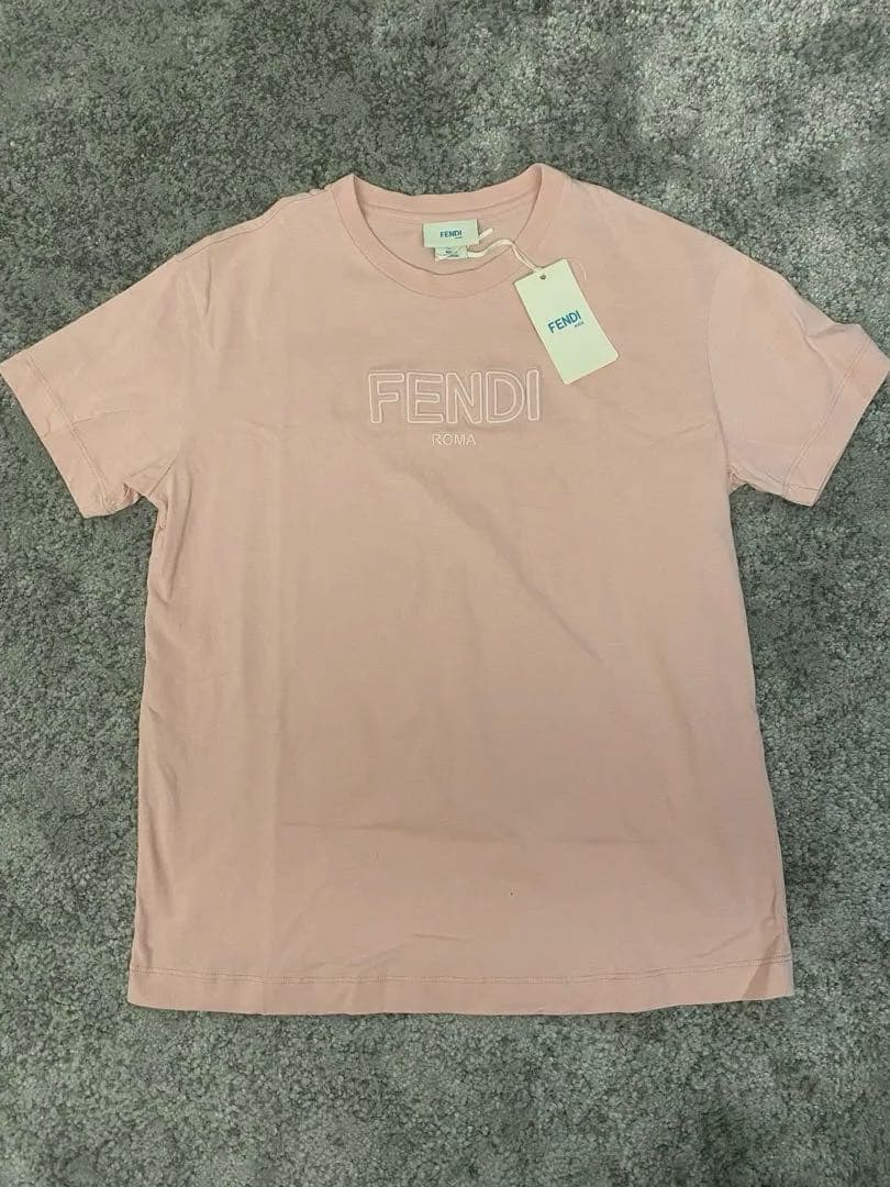 FENDI ピンクTシャツ