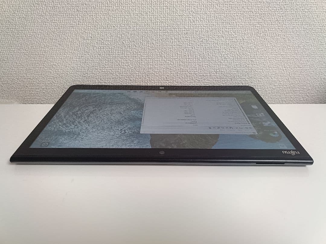 FUJITSU 13.3型 タブレットパソコン　1