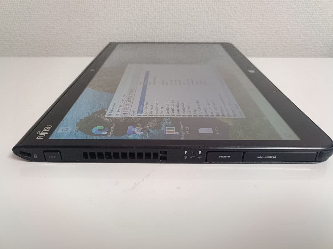 FUJITSU 13.3型 タブレットパソコン　1