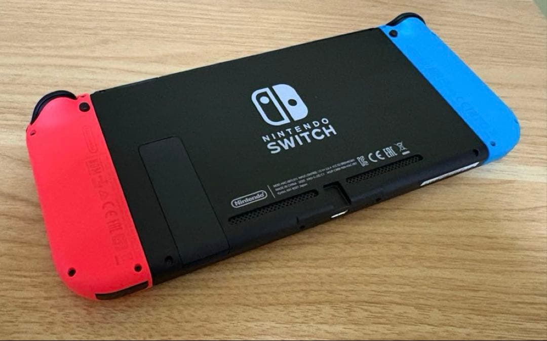 ほぼ未使用☆Nintendo Switch 本体☆充電グリップ、ケースつき